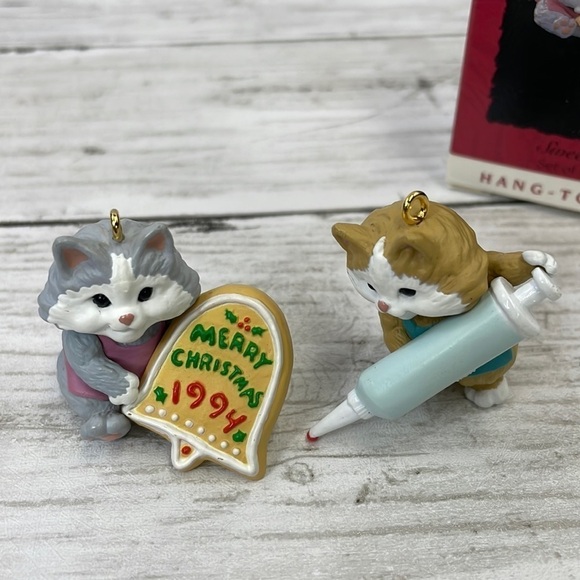 HALLMARK “SWEET GREETING” HANG TOGETHER SET of Two ornaments 1994 vintage - Picture 1 of 9